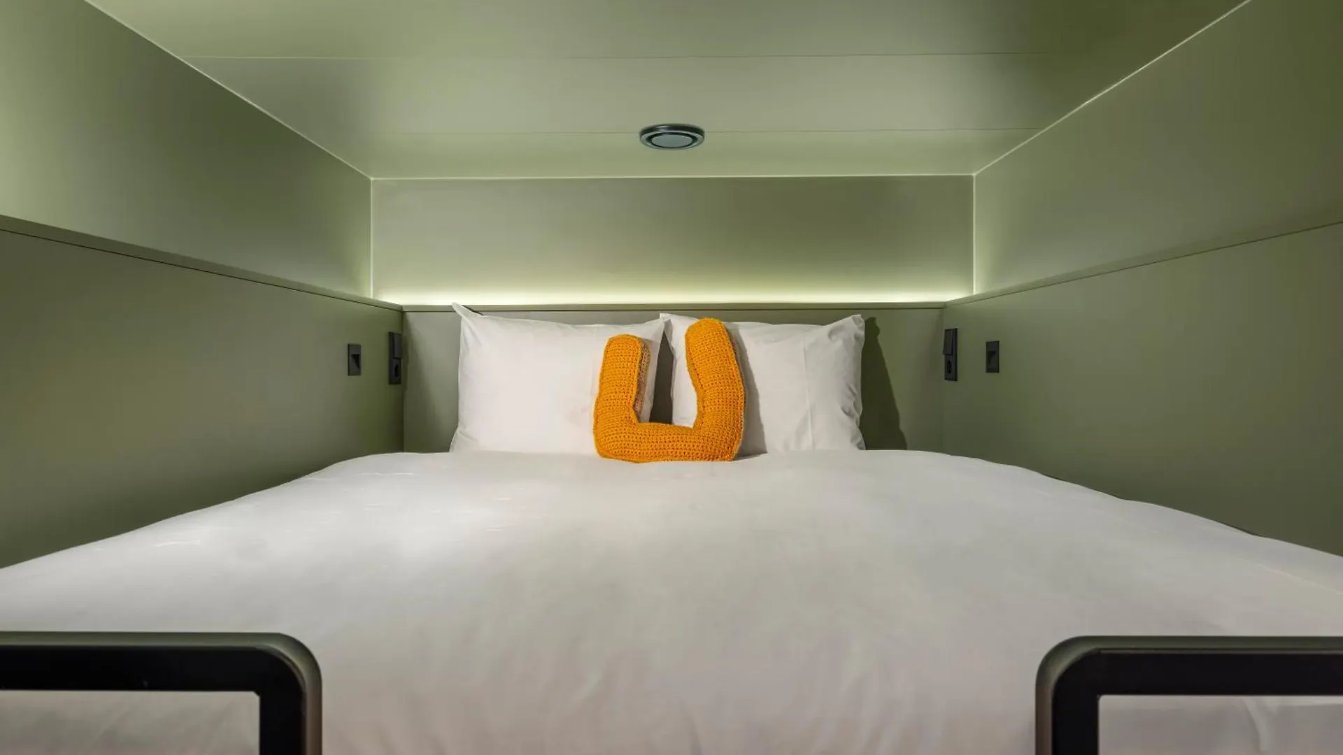 Pods By The Usual Rotterdam Hostel